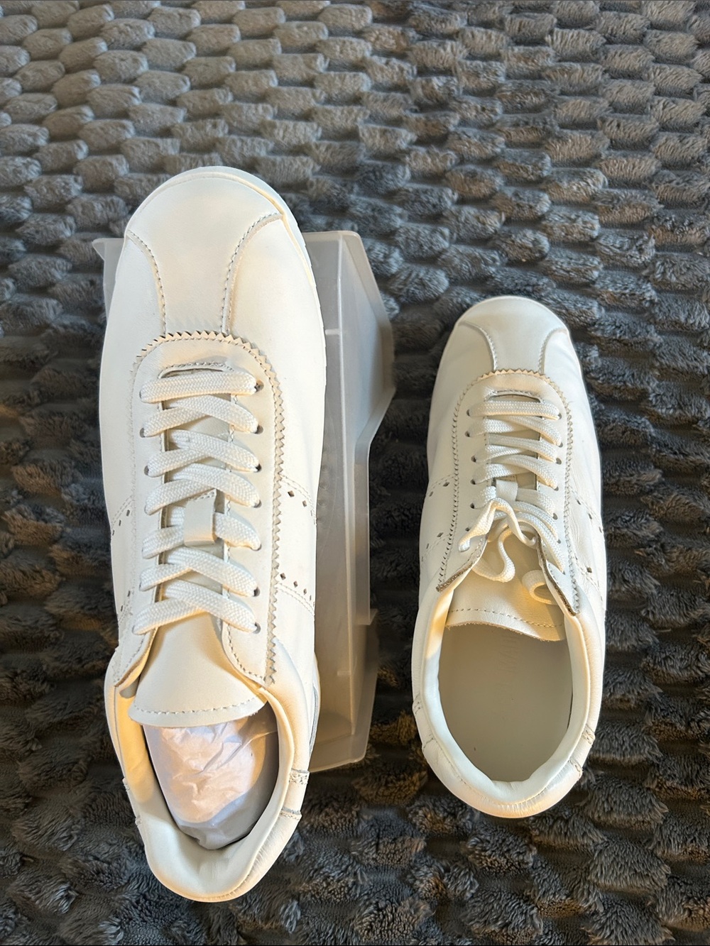 Steve Madden Women’s White Low-Top Athletic Sneakers NWOT